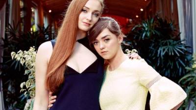 Sophie Turner y Maisie Williams son mejores amigas.
