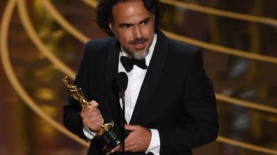 Alejandro González Iñarritu ganó su segundo premio Óscar por mejor director con la cinta 'El renacido'.