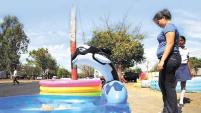 Piscinas y sillas, productos más solicitados.