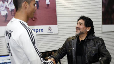 Diego Maradona cree que Cristiano Ronaldo merece ganar el premio de la FIFA.