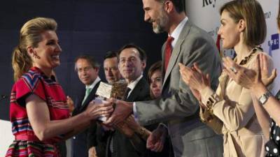 El Rey Felipe VI de España es el encargado de entregar los galardones.