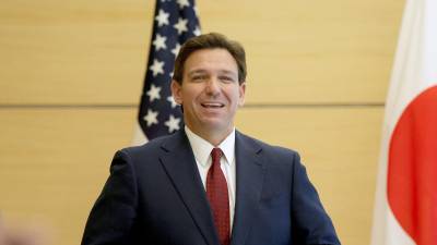 Ron DeSantis, estrella de la derecha estadounidense, realiza una gira internacional alimentando los rumores de una candidatura presidencial.