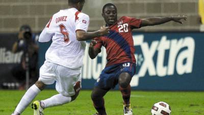 HOUSTON - JUNE 22: Freddy Adu #20 of the U.S.A. attempts to control the ball as he his defended by Gabriel Gomez #6 of Panama in the second half at Reliant Stadium on June 22, 2011 in Houston, Texas. Bob Levey/Getty Images/AFP== FOR NEWSPAPERS, INTERNET, TELCOS & TELEVISION USE ONLY ==