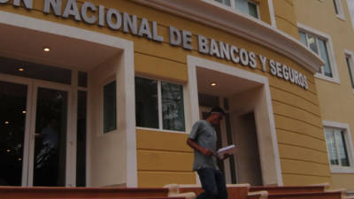 La CNBS anunció que realizará una investigación de las cuentas de las personas y empresas vinculadas con el narcotráfico.