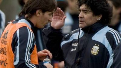 Los astros Lionel Messi y Diego Armando Maradona.