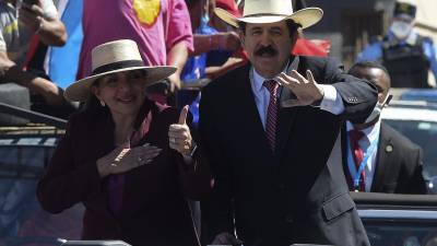 Xiomara Castro, actual presidenta de Honduras, y su esposo Manuel Zelaya Rosales, expresidente de Honduras (2006-2009).