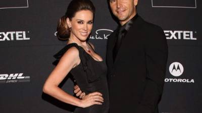 Bracamontes defendió en el 2015 su relación tras una publicación y negó que su esposo le haya sido infiel. Luego salió embarazada de su tercer hija.