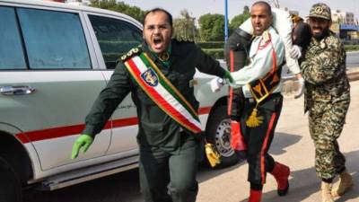 Varios medios iraníes señalaban que los asaltantes iban ataviados con vestimenta militar. AFP