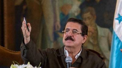 Fotografía muestra al expresidente Manuel Zelaya en una declaración desde Casa Presidencial, sede del Poder Ejecutivo de Honduras.