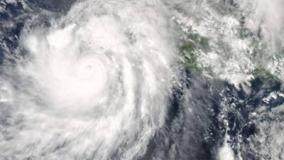 El poderoso huracán Odile alcanzó hoy la categoría 4, se espera que impacte territorio mexicano.