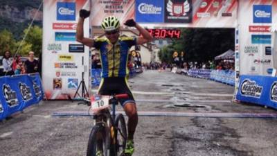 El ciclista hondureño Milton Ramos tras pasar la meta de la QB MTB.