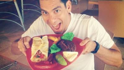 Ismael Cala degustó de desayuno un delicioso platillo típico hondureño.