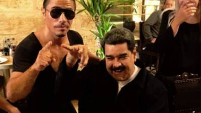 Maduro junto al popular chef 'Salt Bae' en su exclusivo restaurante en Turquía./Twitter.