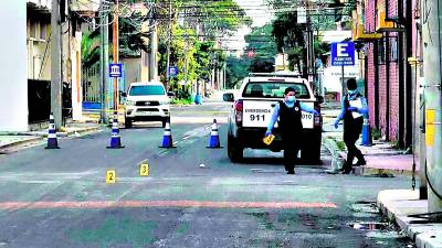 El agresor también hirió a otro agente, un empleado del hotel y al supervisor de una empresa de seguridad.