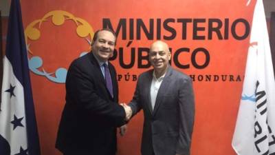 Patrick Ventrell, director de Programas para el Hemisferio Occidental del Departamento de Estado de Estados Unidos; y Óscar Fernando Chinchilla, Fiscal General de Honduras.