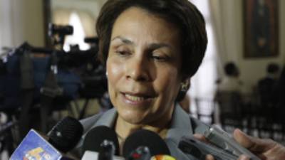 Mireya Agüero, canciller de Honduras, oficializó al nuevo embajador ante EUA.