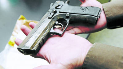 El arma de fuego tipo pistola calibre 9 milímetros, robada a la Policía, fue puesta a la vista en el juicio oral y público, donde un perito balístico ratificó científicamente que fue disparada en dos ocasiones contra el cuerpo de Villatoro.