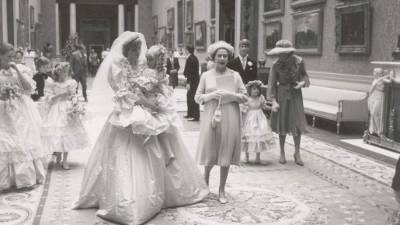 Fotos íntimas de la princesa Diana de Gales en su boda con el príncipe Carlos saldrán a subasta.