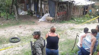 Los rescatistas detallaron que dentro de la vivienda fueron encontrados algunos víveres dentro de bolsas.