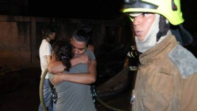 Una vivienda de madera quedó totalmente destruida.
