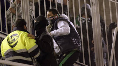 Una veintena de aficionados de la Grada Joven del Rácing asaltaron por la fuerza el palco de autoridades de El Sardinero para insultar e intentar agredir al presidente del Racing de Santander, Ángel Lavín, al comienzo de la segunda parte del partido de ida de octavos de final de la Copa del Rey contra el Almería. EFE