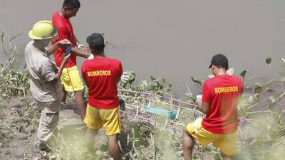 Los bomberos esperaron a que el fiscal llegara para así ellos poder rescatar el cuerpo.
