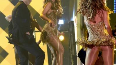 Nadie como Sofía Vergara. La colombiana salió al escenario a bailar 'El Taxi' con Pitbull.