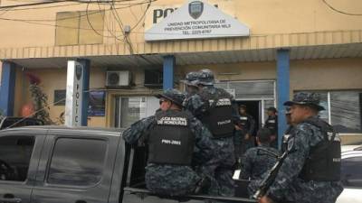 Miembros de la Fuerza Tigres tomaron posesión de la posta de La Granja en Tegucigalpa a eso de las 10:00 am .