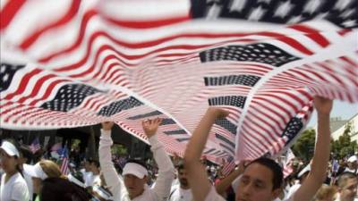 La naturalización de millones de indocumentados en EUA detonaría la economía de ese país.