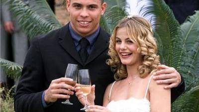 Ronaldo Nazario contrajo matrimonio en 199 con la tambén futbolista Milene Domíngues y solamente duró cuatro años.