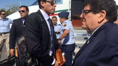 Las cenizas del cantautor mexicano Juan Gabriel, fallecido el pasado 28 de agosto, partieron hoy desde Ciudad Juárez a bordo de un avión de la Fuerza Aérea Mexicana, rumbo a Ciudad de México para un multitudinario homenaje en el Palacio de Bellas Artes. EFE
