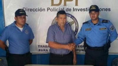 Policía devuelven L220,500 que encontraron en carro accidentado