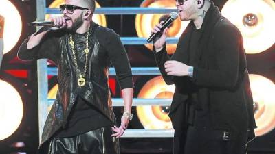 En su reciente producción musical, el boricua cuenta con el apoyo de Farruko y con el del salsero Gilberto Santa Rosa.