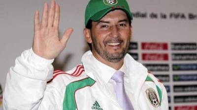 El extécnico de la selección mexicana, José Manuel 'Chepo' de la Torre, dirigirá a las Chivas por tres años.