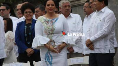 El llamativo vestido de la primera dama de Honduras, Ana García de Hernández, causó impacto este 15 de septiembre.