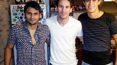 Leo Messi junto a sus primos.