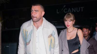 Travis Kelce y Taylor Swift presumen su amor al mundo entero.