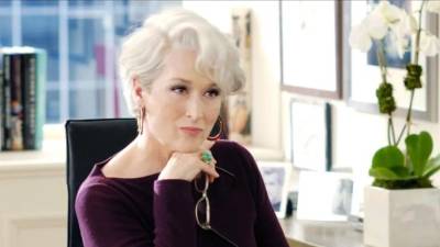 La primera parte de la película cautivó a la audiencia no solo por su trama, sino por una ejecución “limpia y redonda” de su vestuario, que sigue funcionando dos décadas después.