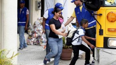 Un total de 35 menores hondureños, junto a sus madres, llegaron este viernes al aeropuerto Ramón Villeda Morales de San Pedro Sula desportados de Estados Unidos.