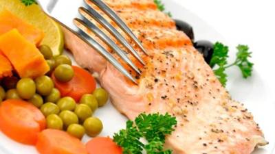Una dieta rica en pescado podría prevenir la enfermedad de Alzheimer.