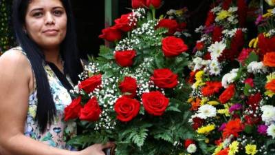En el Mercado Guamilito encuentra ramos de flores desde 150 a 200 lempiras.
