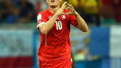 LONDON, ENGLAND - MAY 07: Granit Xhaka of Arsenal celebrates scoring his sides first goal during the Premier League match between Arsenal and Manchester United at the Emirates Stadium on May 7, 2017 in London, England. (Photo by Richard Heathcote/Getty Images)