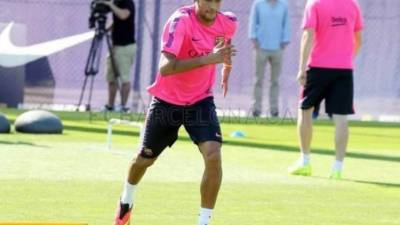 Neymar ya se entrena con sus compañeros.