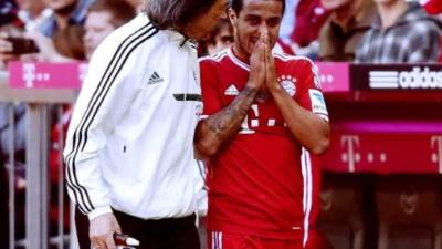 Thiago Alcántara salió del campo visiblemente afectado por la lesión.