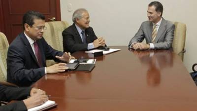 El excomandante guerrillero de izquierda, Salvador Sánchez Cerén (69), asumirá hoy como nuevo presidente de El Salvador.