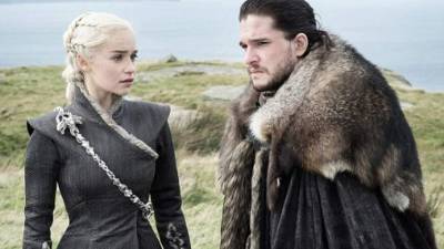 Daenerys Targaryen y Jon Snow, interpretados por los actores británicos Emilia Clarke y Kit Harington.