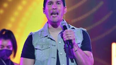 Chyno Miranda durante su presentación en Premios Juventud.