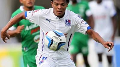 David Meza durante el partido Vida vrs Olimpia por la #2 jornada del torneo Clausura 2014, jugado en el estadio Ceibeno el 18-ene-2014, los albos vencieron al Vida 1-0. (Fotografia: Jose Valle)