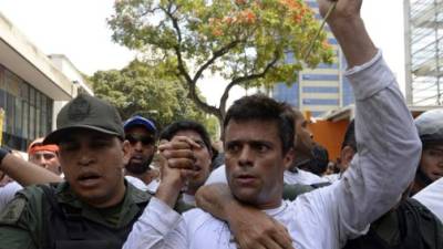 López fue encarcelado por órdenes del gobierno de Maduro tras las masivas protestas de 2014 que exigían la salida del mandatario venezolano.