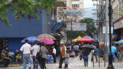 En San Pedro Sula este viernes se registran lluvias leves y vientos fuertes.